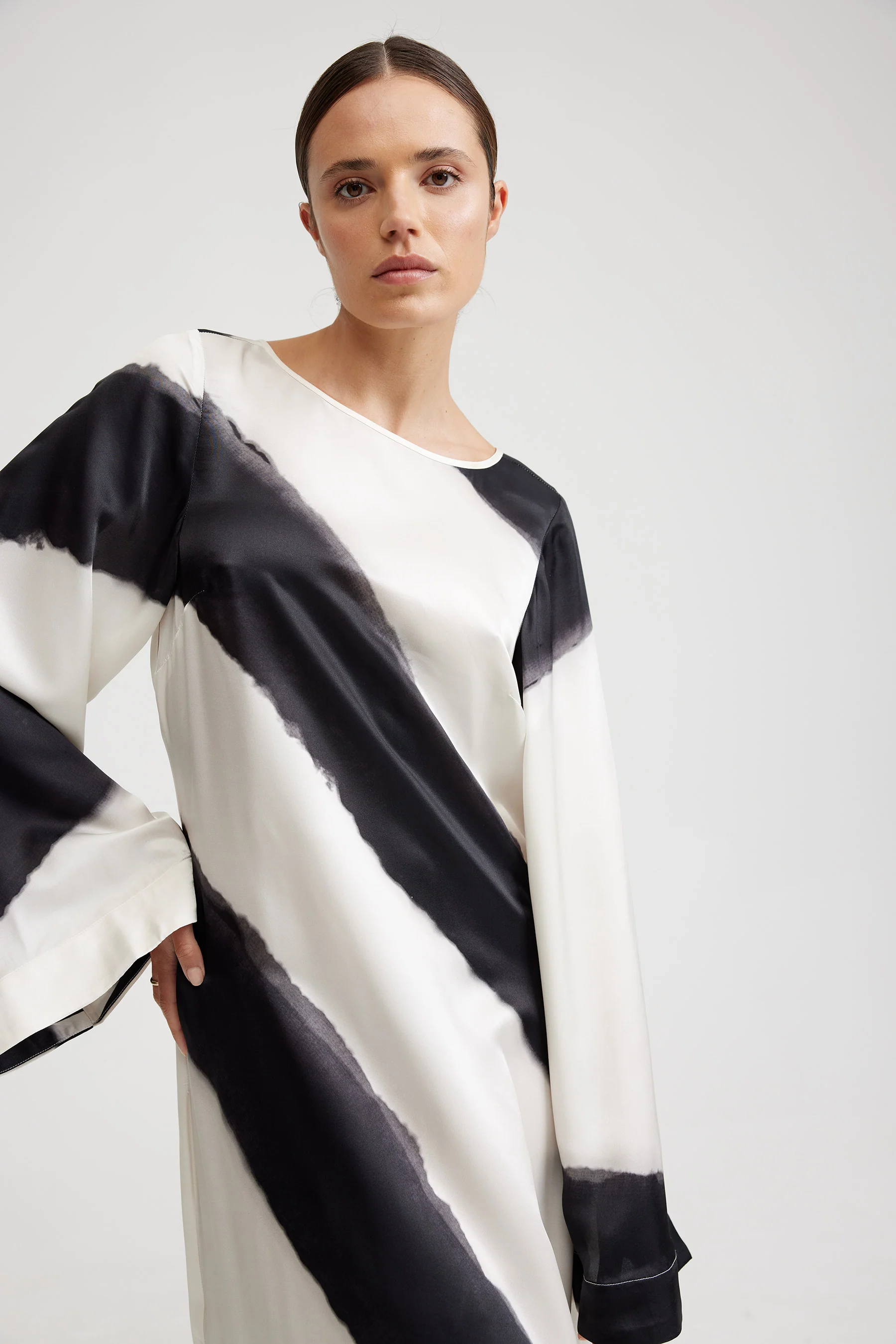 HEIDI DRESS IN NERO/MILK - Image 5