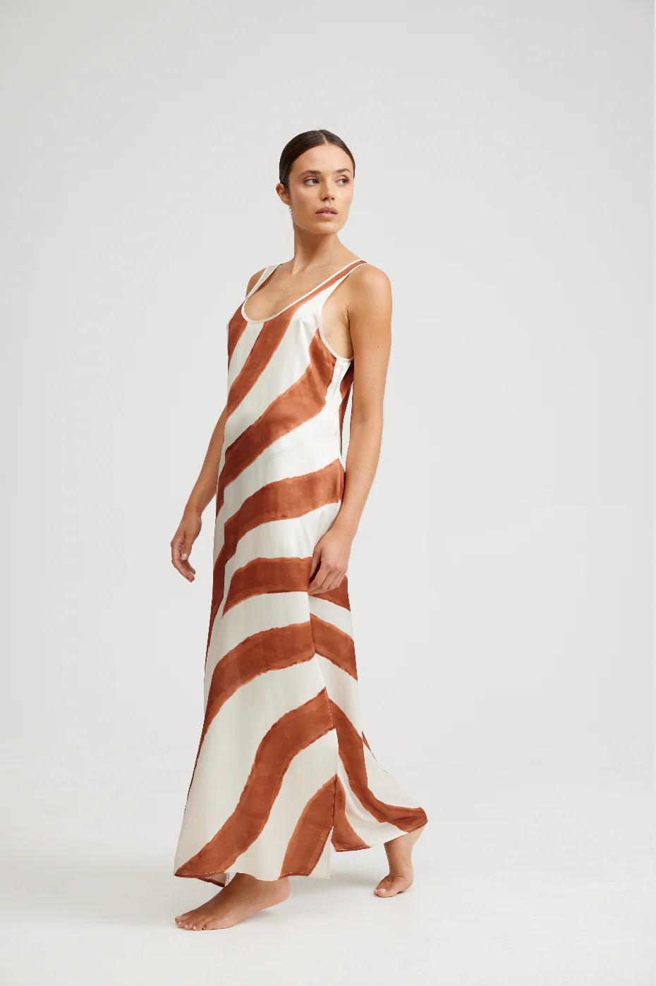 POPPY DRESS IN MILK/CIGAR - Image 3