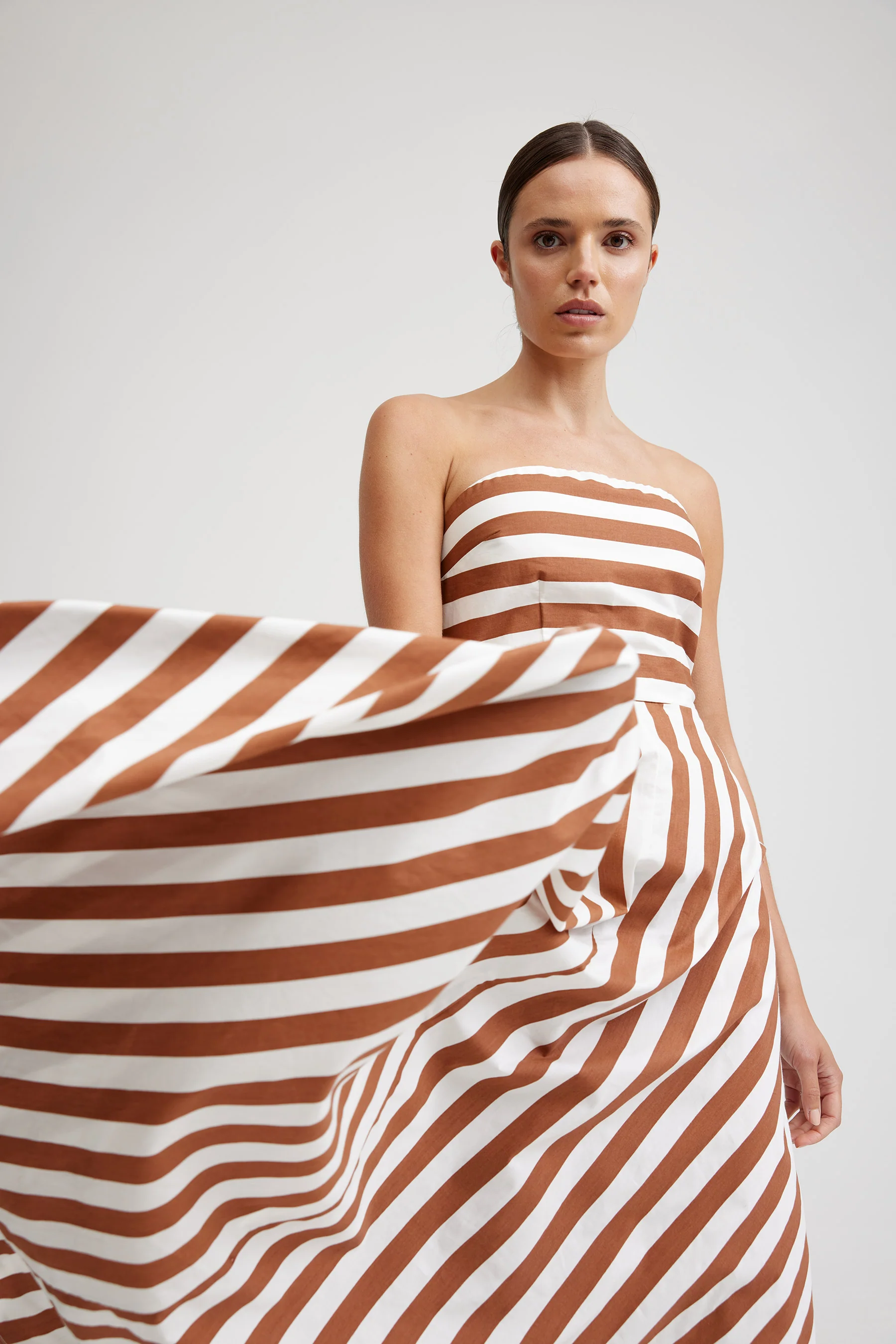 HAZEL DRESS IN CIGAR/OPTIC STRIPE - Image 4